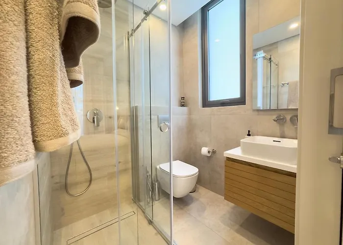 Malberry Park 101 - Modern 2bedroom With Shared Heated Pool, Sauna, Gym, Jacuzzi * Paphos