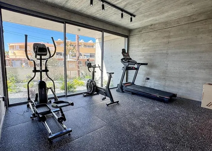 Malberry Park 101 - Modern 2bedroom With Shared Heated Pool, Sauna, Gym, Jacuzzi * Paphos