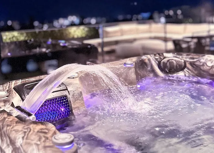 Apartament Malberry Park 101 - Modern 2bedroom With Shared Heated Pool, Sauna, Gym, Jacuzzi