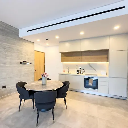 Malberry Park 101 - Modern 2bedroom With Shared Heated Pool, Sauna, Gym, Jacuzzi Paphos