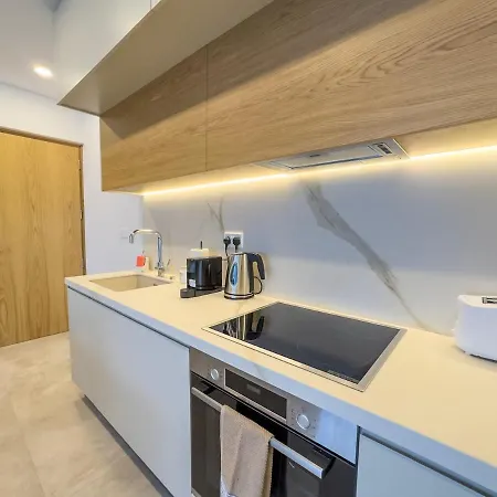 Malberry Park 101 - Modern 2bedroom With Shared Heated Pool, Sauna, Gym, Jacuzzi Paphos