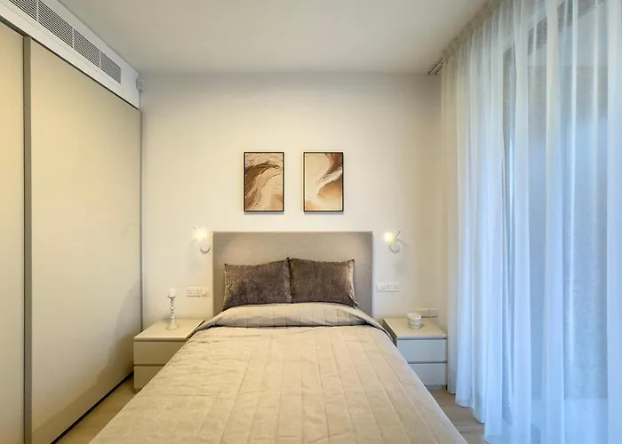 Malberry Park 101 - Modern 2bedroom With Shared Heated Pool, Sauna, Gym, Jacuzzi Daire *