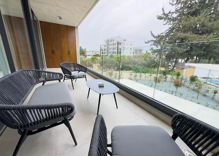 Malberry Park 101 - Modern 2bedroom With Shared Heated Pool, Sauna, Gym, Jacuzzi