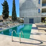 Malberry Park 101 - Modern 2bedroom With Shared Heated Pool, Sauna, Gym, Jacuzzi