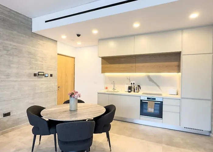 Malberry Park 101 - Modern 2bedroom With Shared Heated Pool, Sauna, Gym, Jacuzzi Paphos