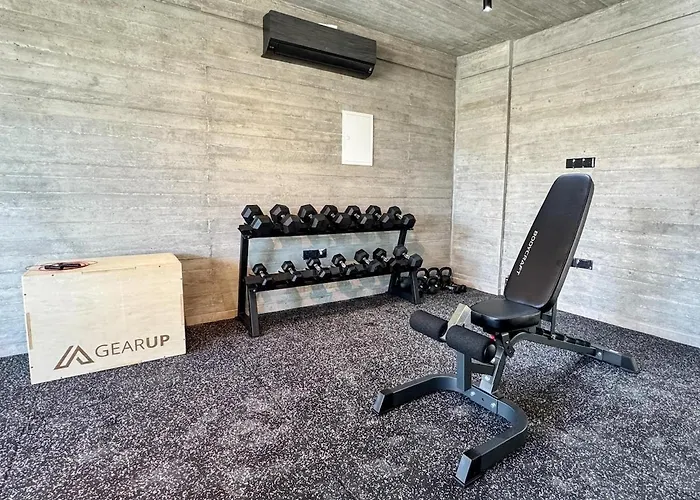 Malberry Park 101 - Modern 2bedroom With Shared Heated Pool, Sauna, Gym, Jacuzzi *